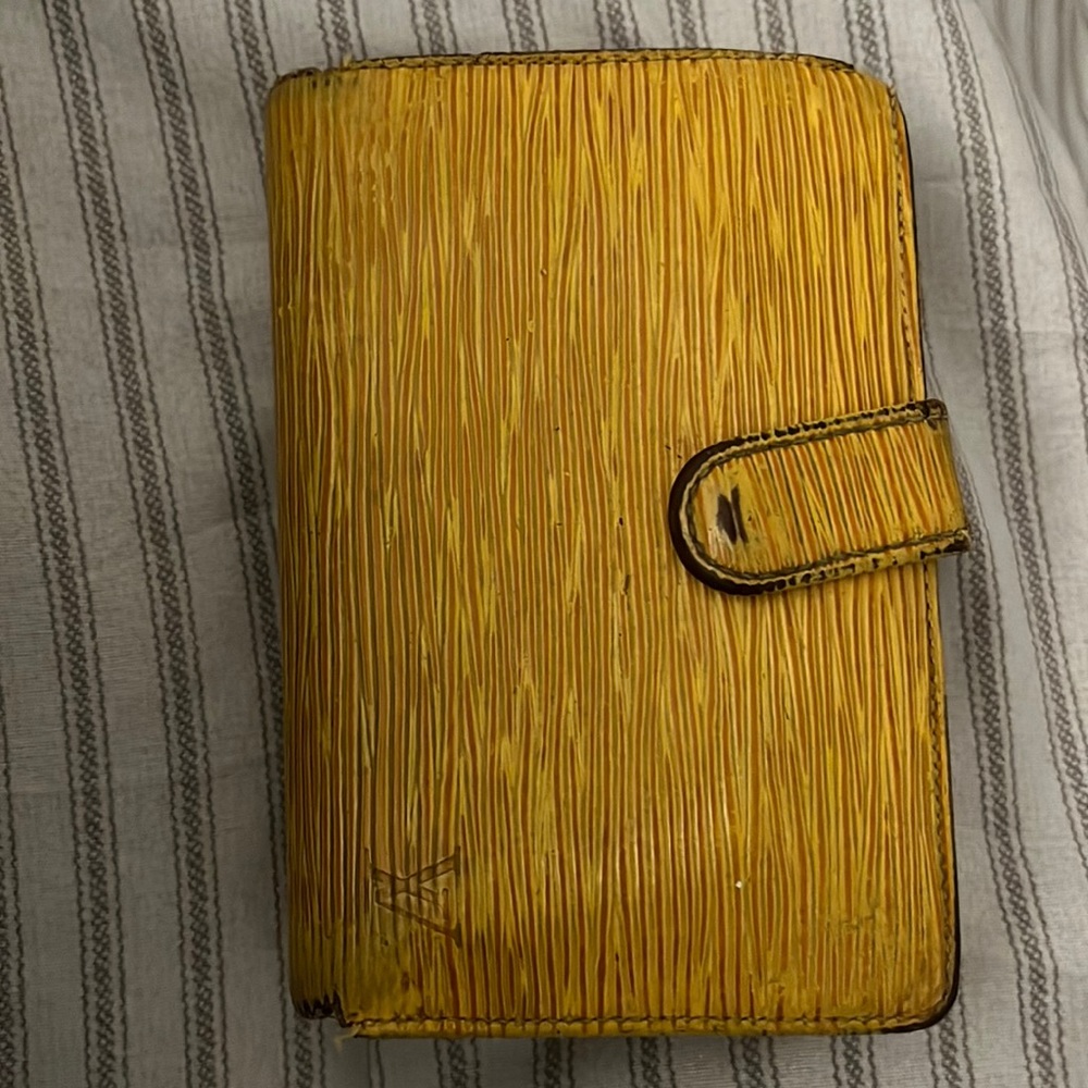 Louis Vuitton Epi wallet 4 cardslots coin area, bill fold, very used,corner wear